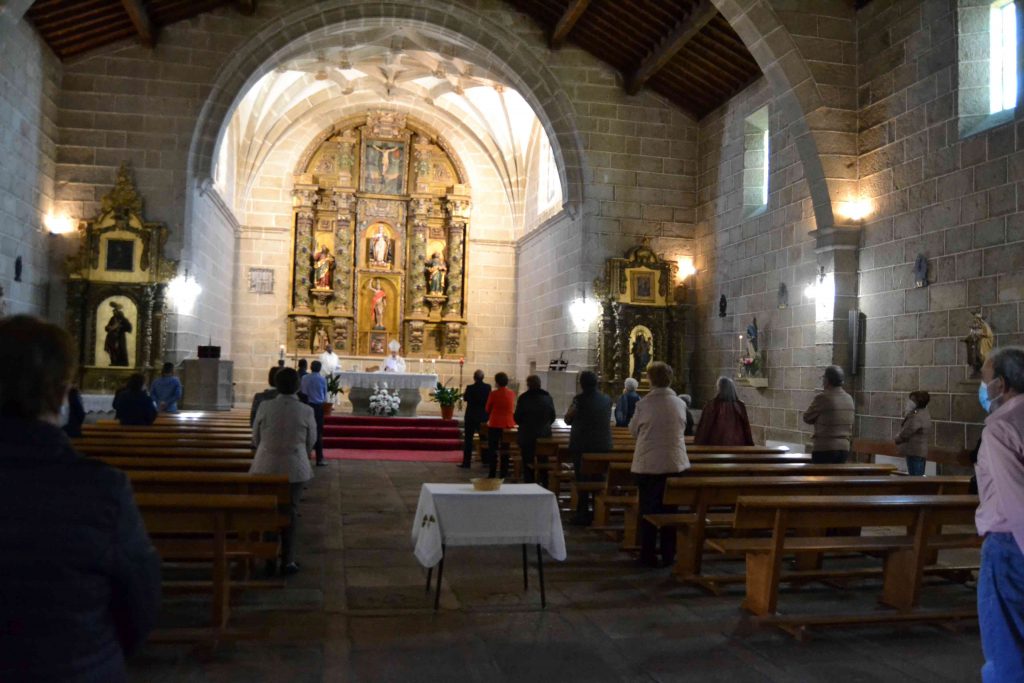 Celebración de la Eucaristía hoy en Vilvestre, localidad que entró en la fase 1 el pasado día 11.