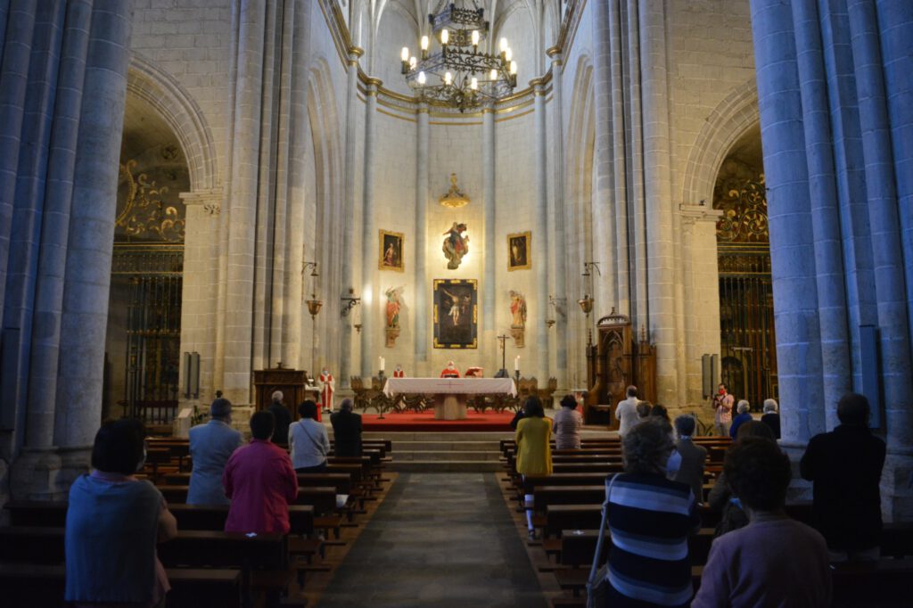 Celebración de la Eucaristía en la Catedral.