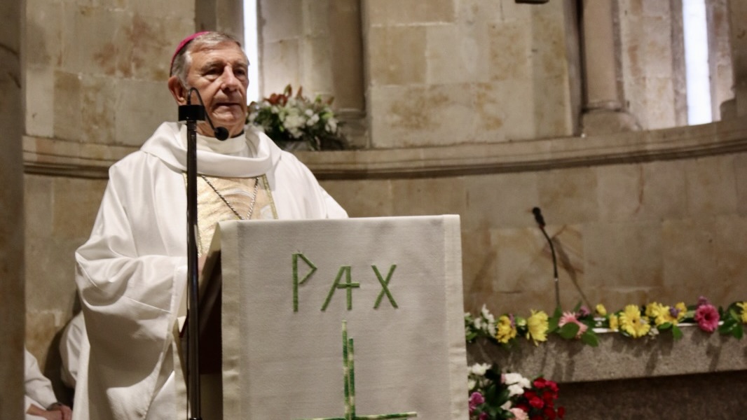 Mons. José Luis Retana.