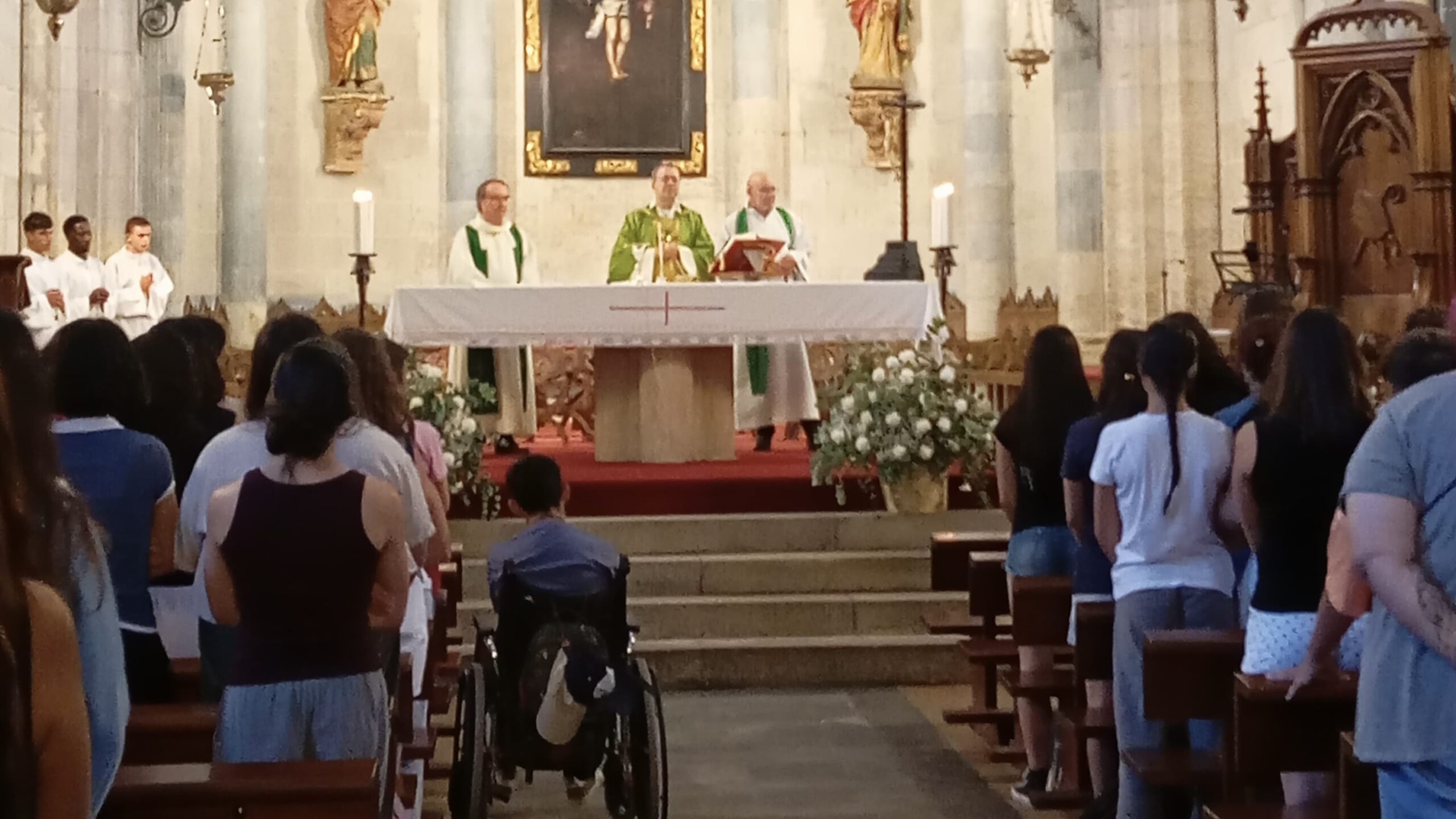 Peregrinos de Segovia a Fátima celebran en la Catedral la eucaristia dominical