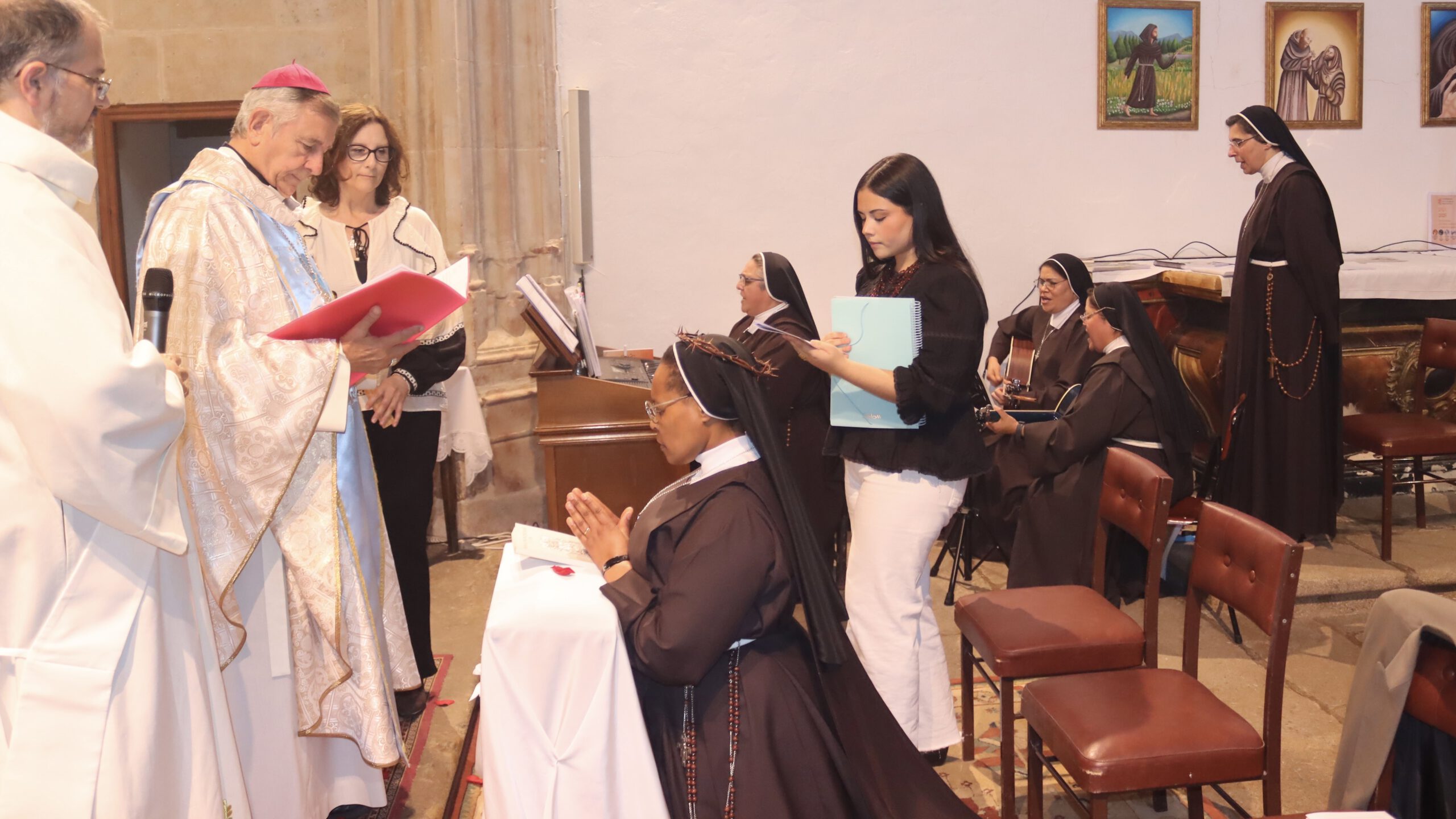 Profesión solemne de la hermana Agripina del Santísimo Cristo de la Luz en el Monasterio de Porta Coeli
